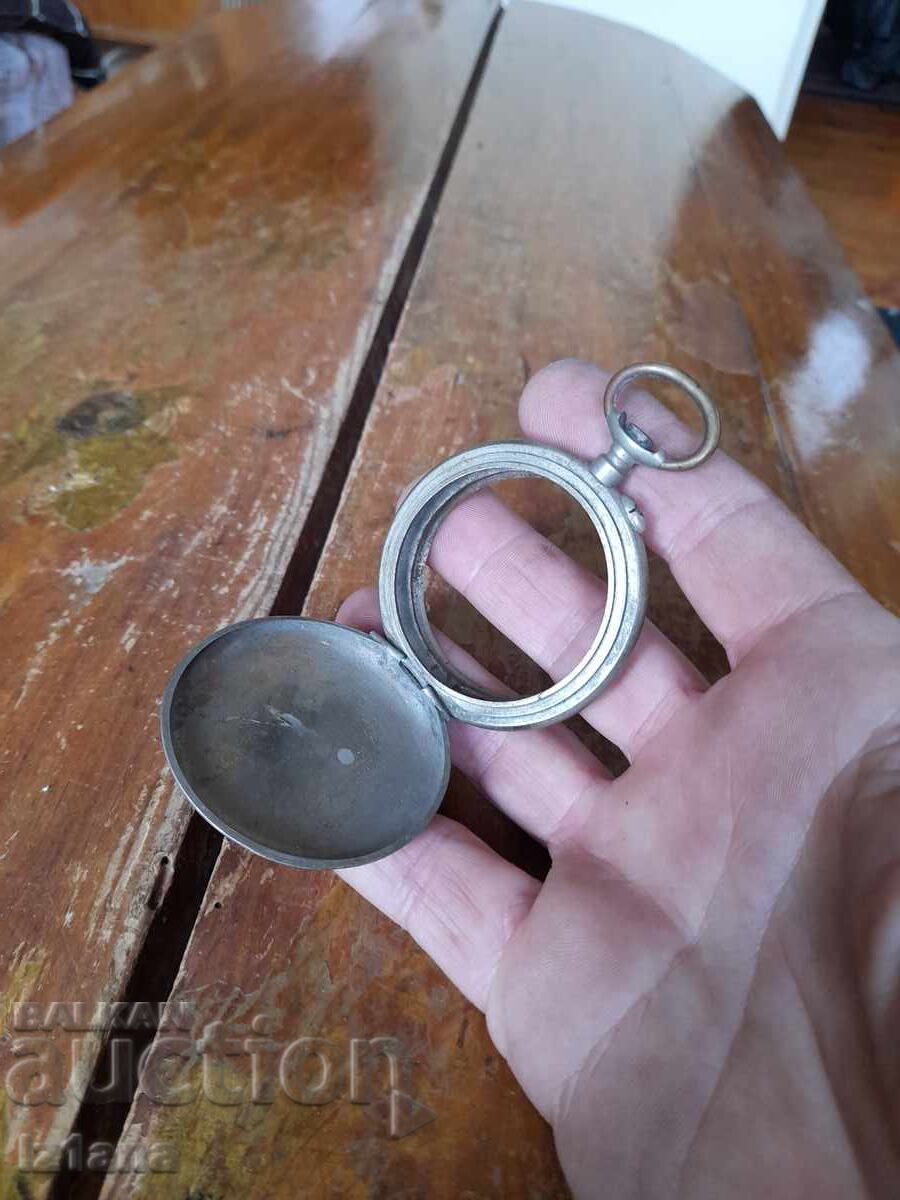 Livrarea Cutie veche, carcasă pentru ceas de buzunar