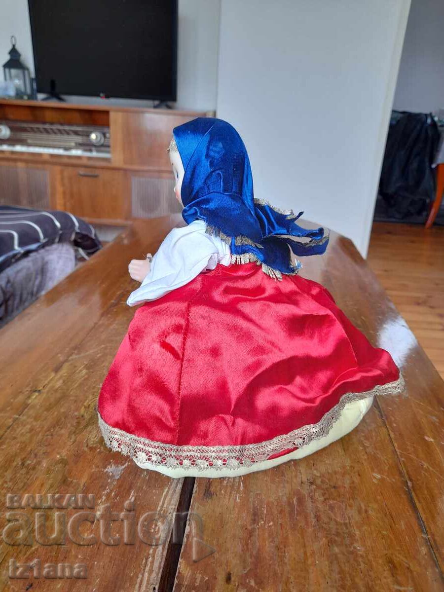 Păpușă veche pentru Samovar cu preț € 47.00 | 91.92 BGN