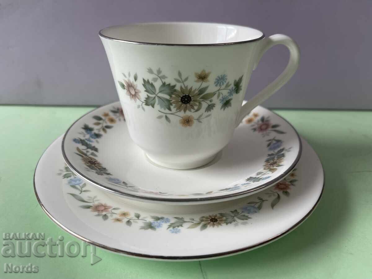 Royal Doulton Σετ τσαγιού τριών τεμαχίων από πορσελάνη με τιμή € 0.01 | 0.02 BGN