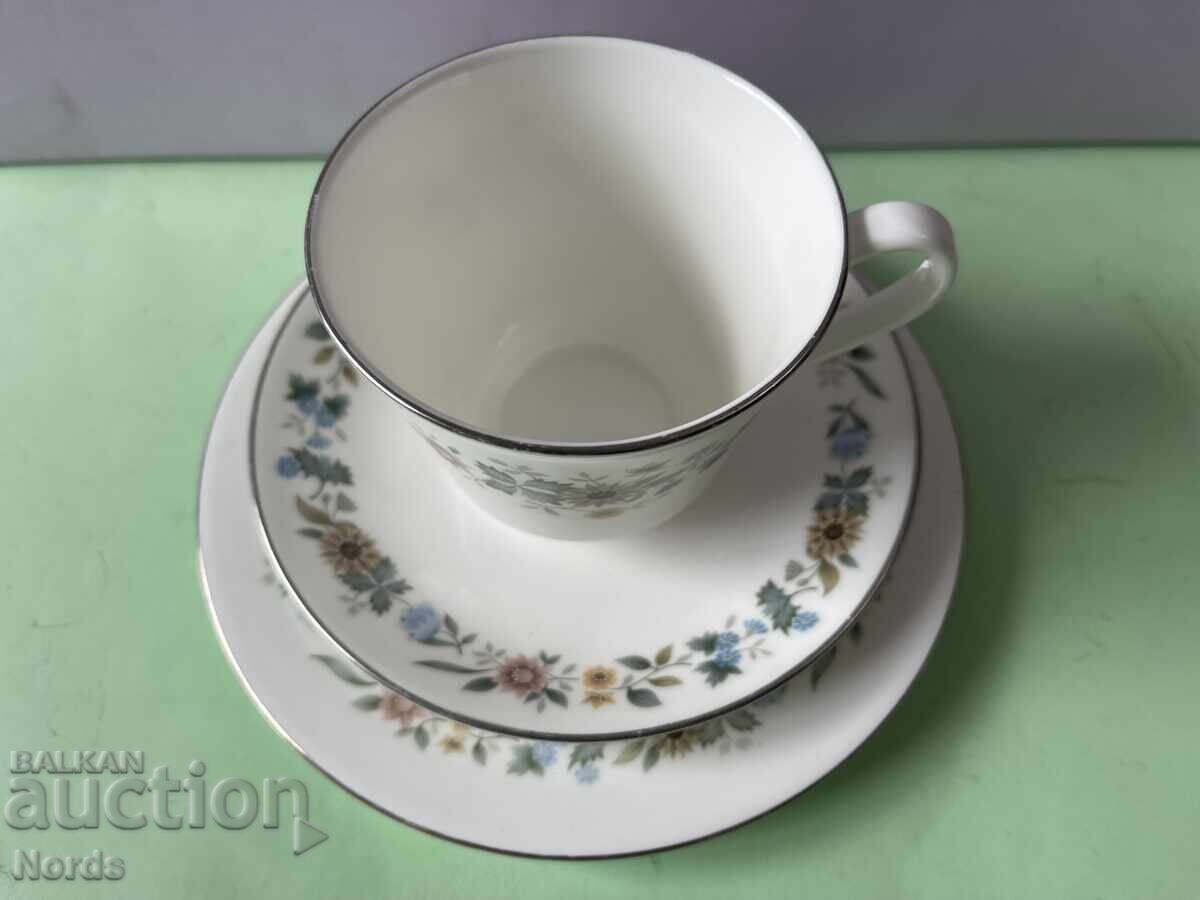 Δημοπρασία Royal Doulton Σετ τσαγιού τριών τεμαχίων από πορσελάνη