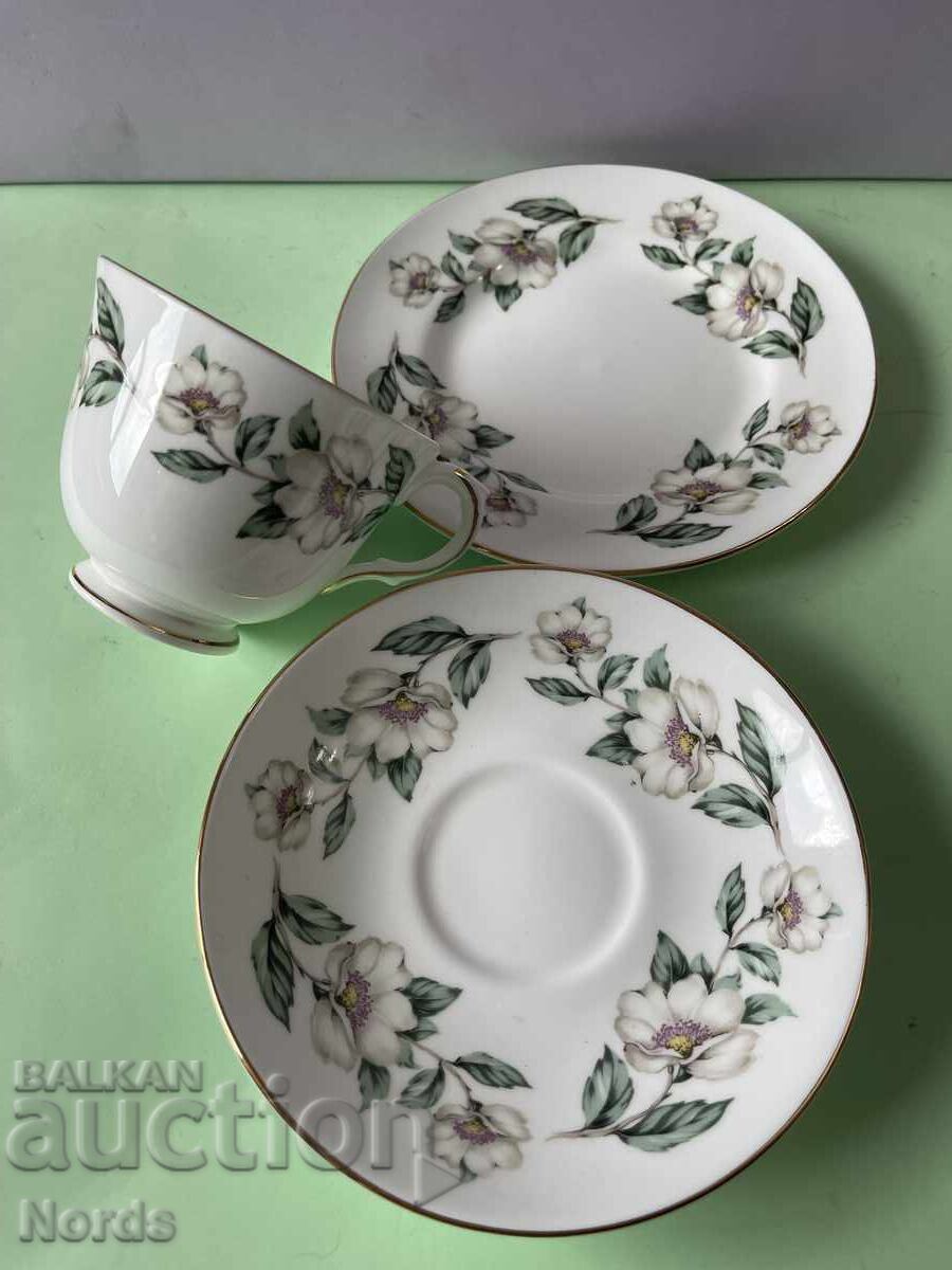 Livrarea Set de ceai Crown Staffordshire din trei piese