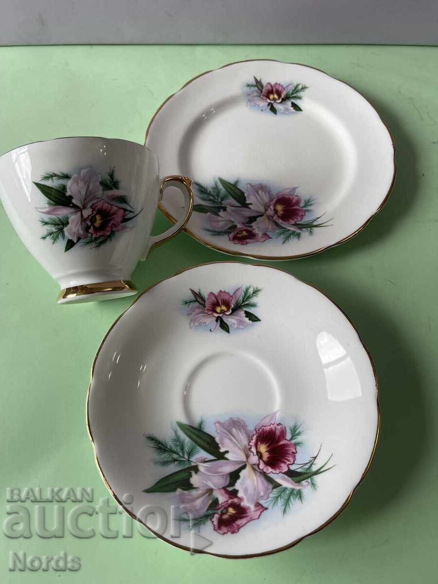 Παράδοση Αγγλικό τριπλό σετ τσαγιού