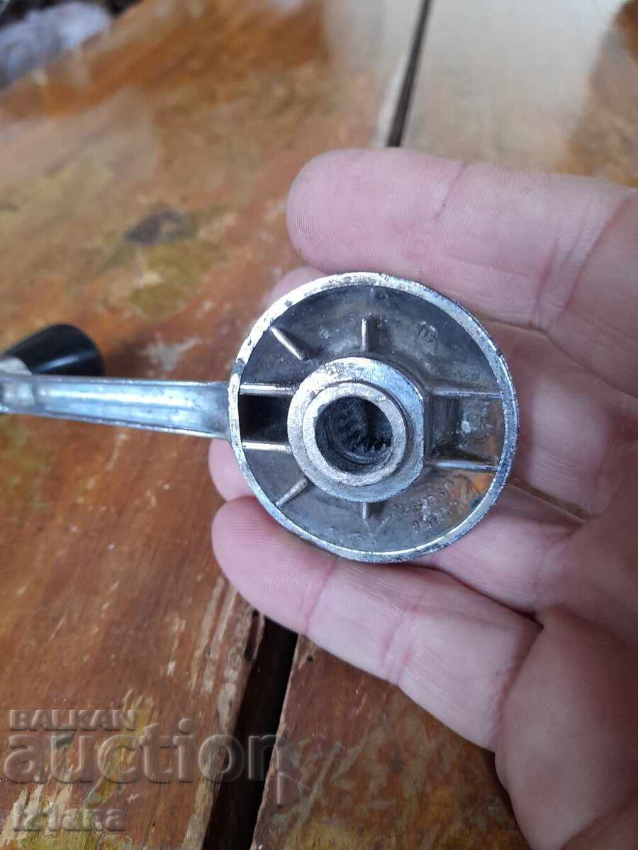 Manivelă veche pentru geam auto - 5