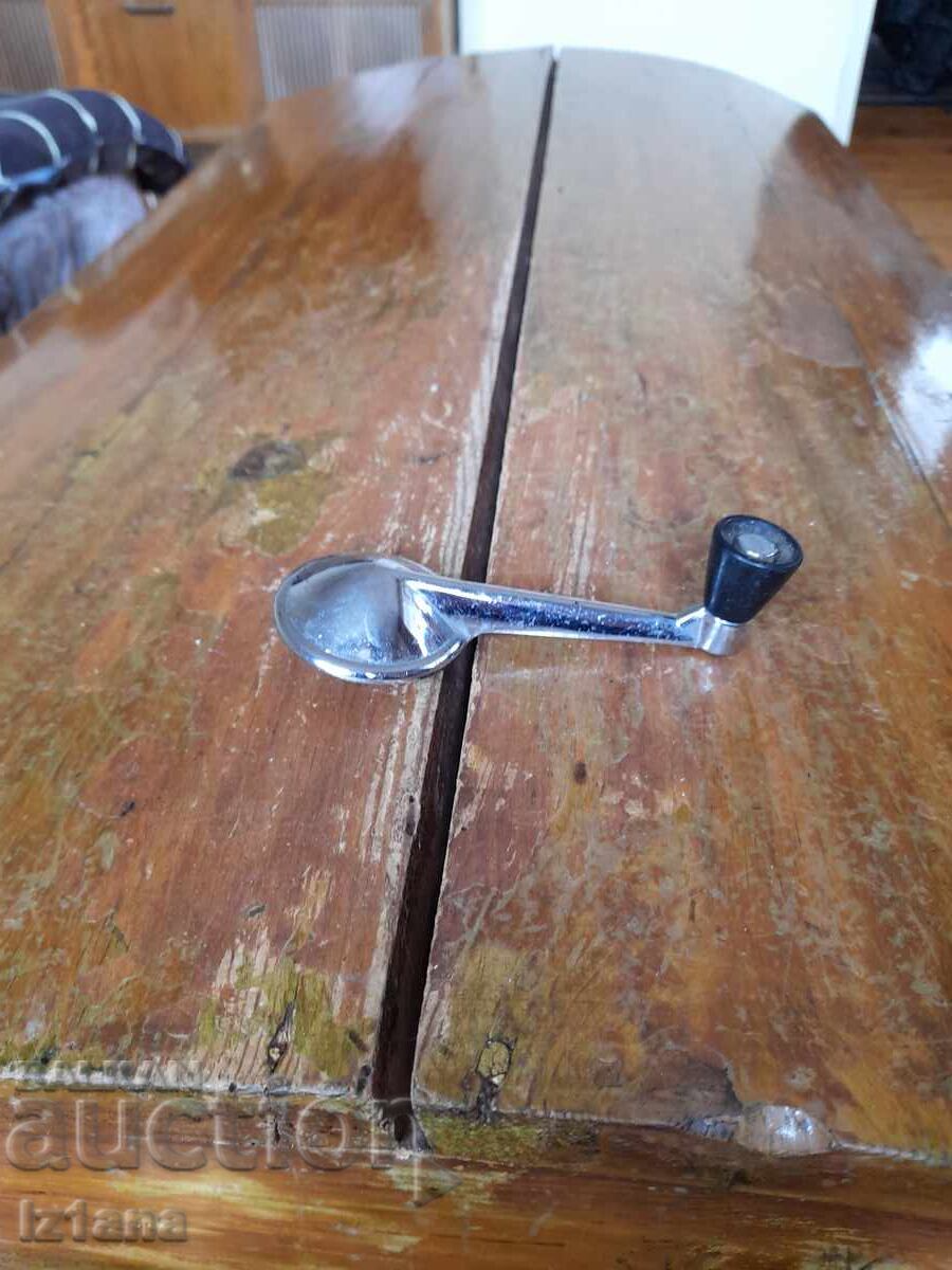 Manivelă veche pentru geam auto