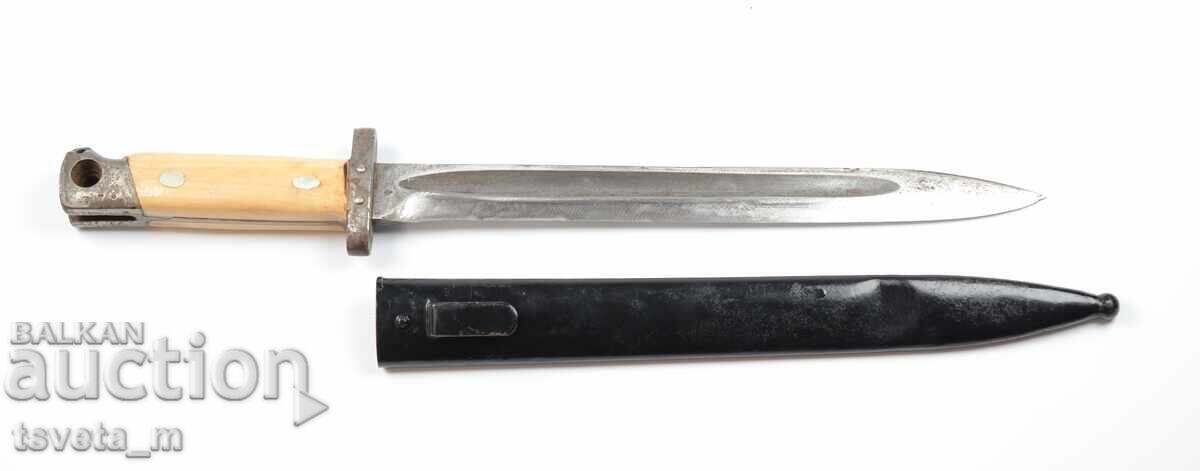 Steyr Mannlicher with replaced grips