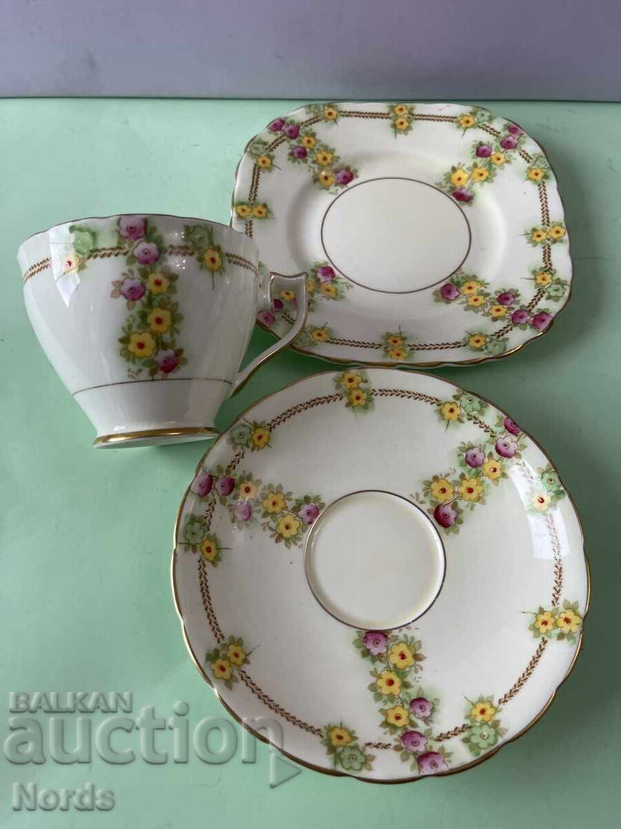 Livrarea Set de ceai englezesc vintage, pentru trei persoane