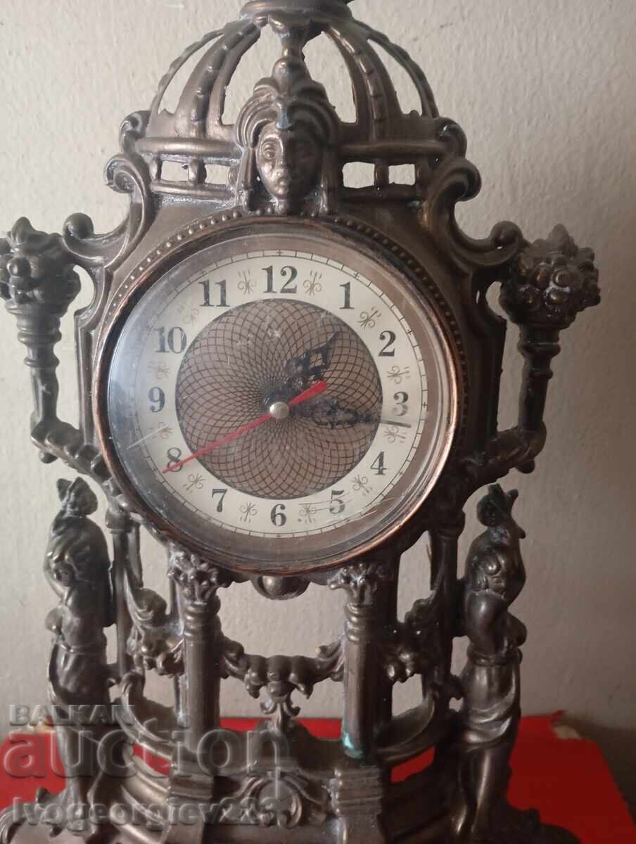 Ceas de șemineu vintage cu preț € 40.00 | 78.23 BGN