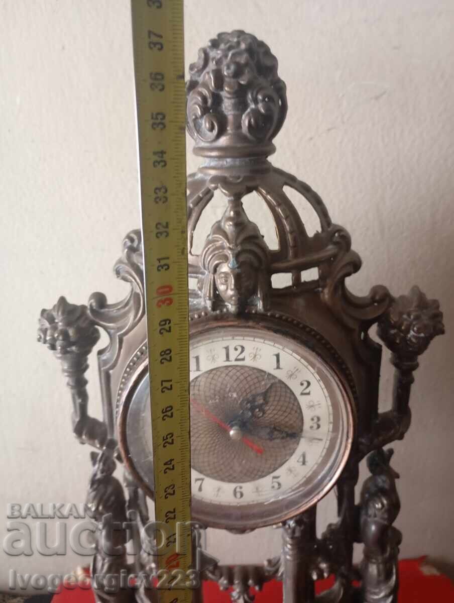 Livrarea Ceas de șemineu vintage