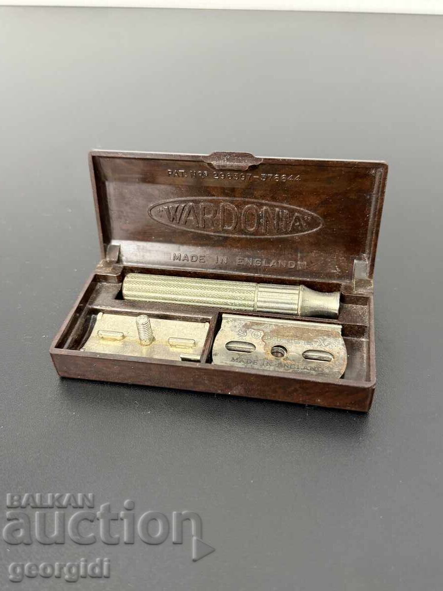 Set englezesc de bărbierit în cutie de bachelită. Nr. 8125