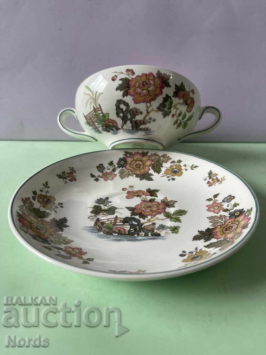 Доставка на Wedgwood двоен сет купичка и чинийка