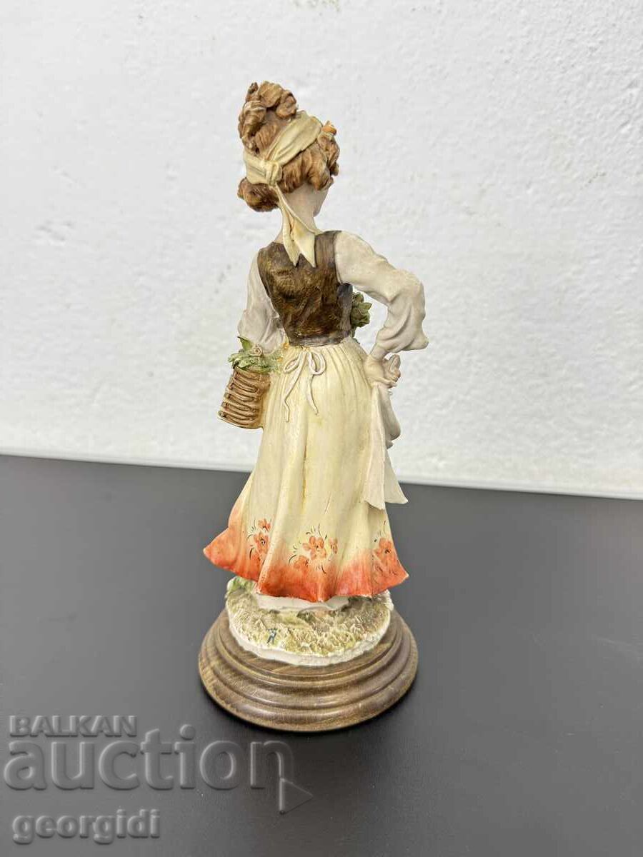Licitație Figurină din porțelan Giuseppe Armani. Nr. 8127