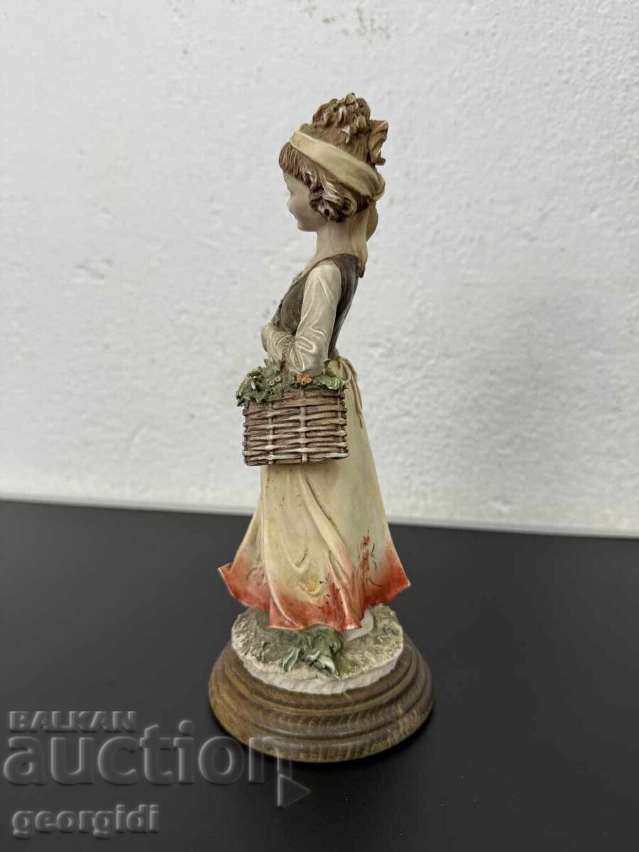 Figurină din porțelan Giuseppe Armani. Nr. 8127 - 5