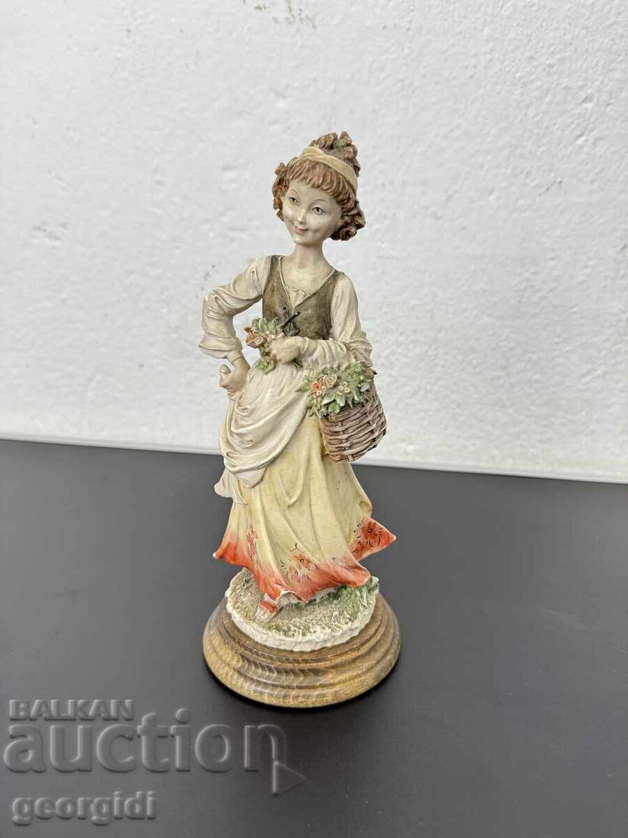 Figurină din porțelan Giuseppe Armani. Nr. 8127