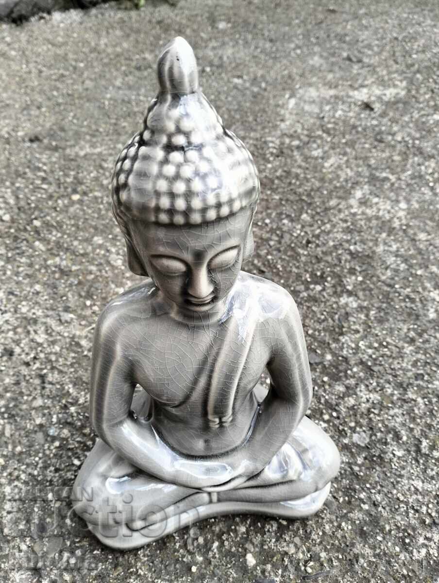 Statuetă de porțelan a lui Buddha