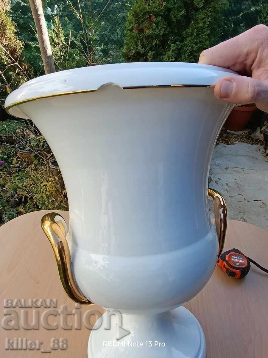 Delivery of Vintage large porcelain vase