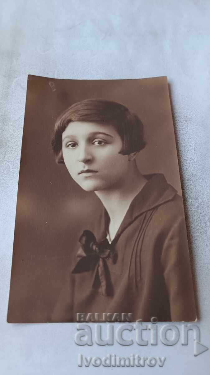 Fotografie fată tânără 1927