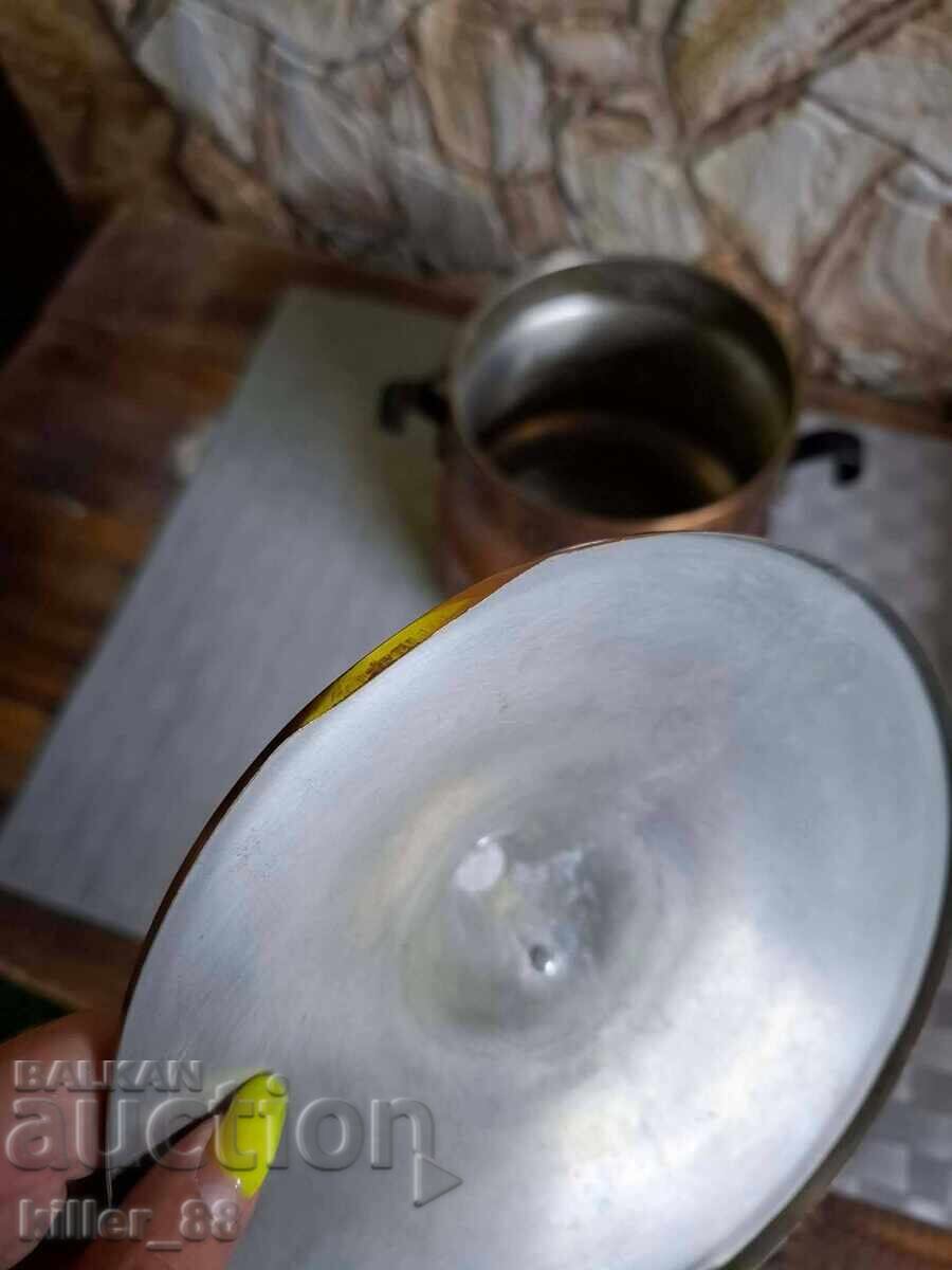 Странен месингов съд с цена € 20.00 | 39.12 лв.