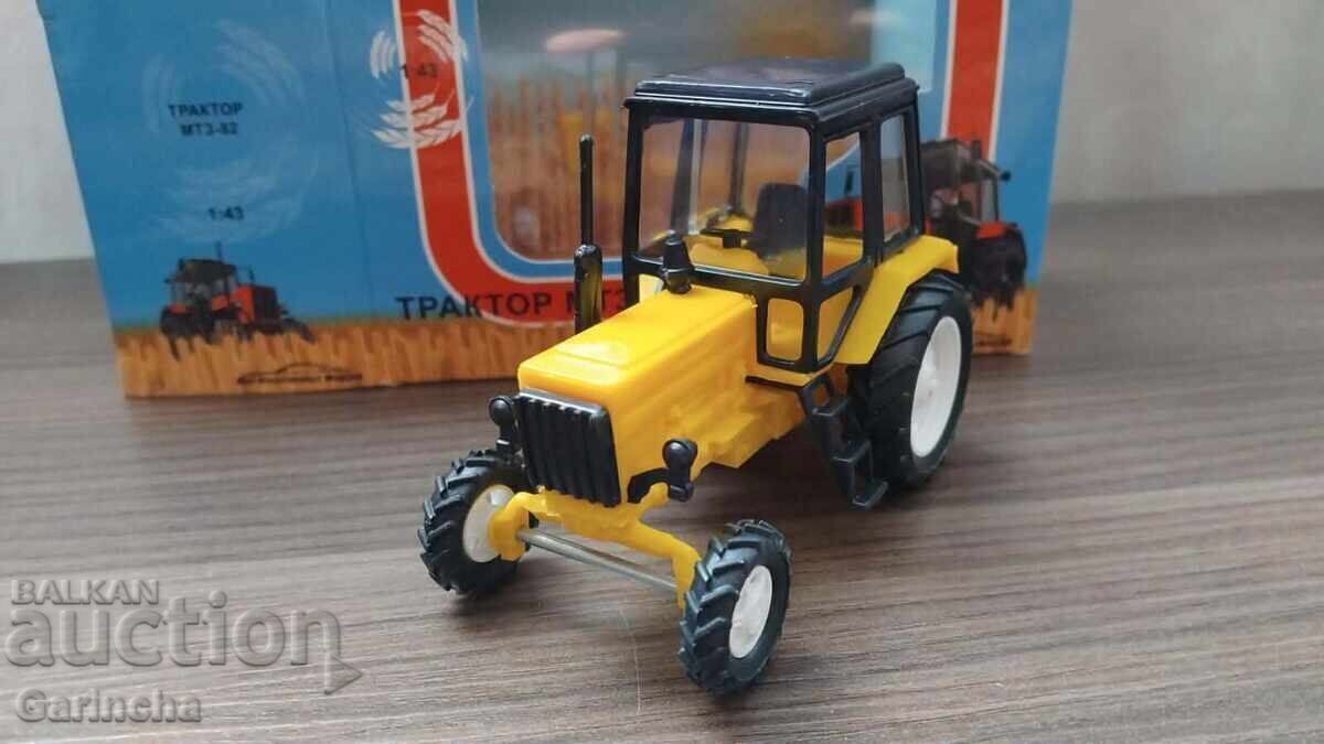 Трактор Беларус 1/43 Made in Rossii с цена € 15.00 | 29.34 лв.