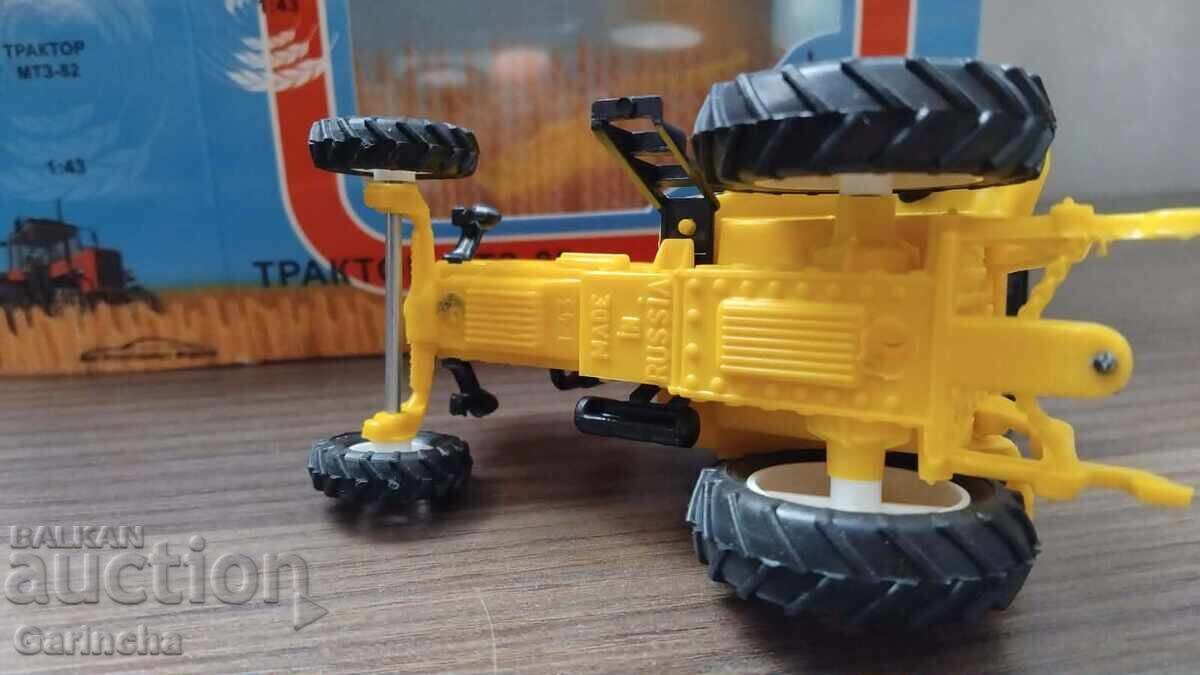 Delivery of Belarus Tractor 1/43 Made in Russia