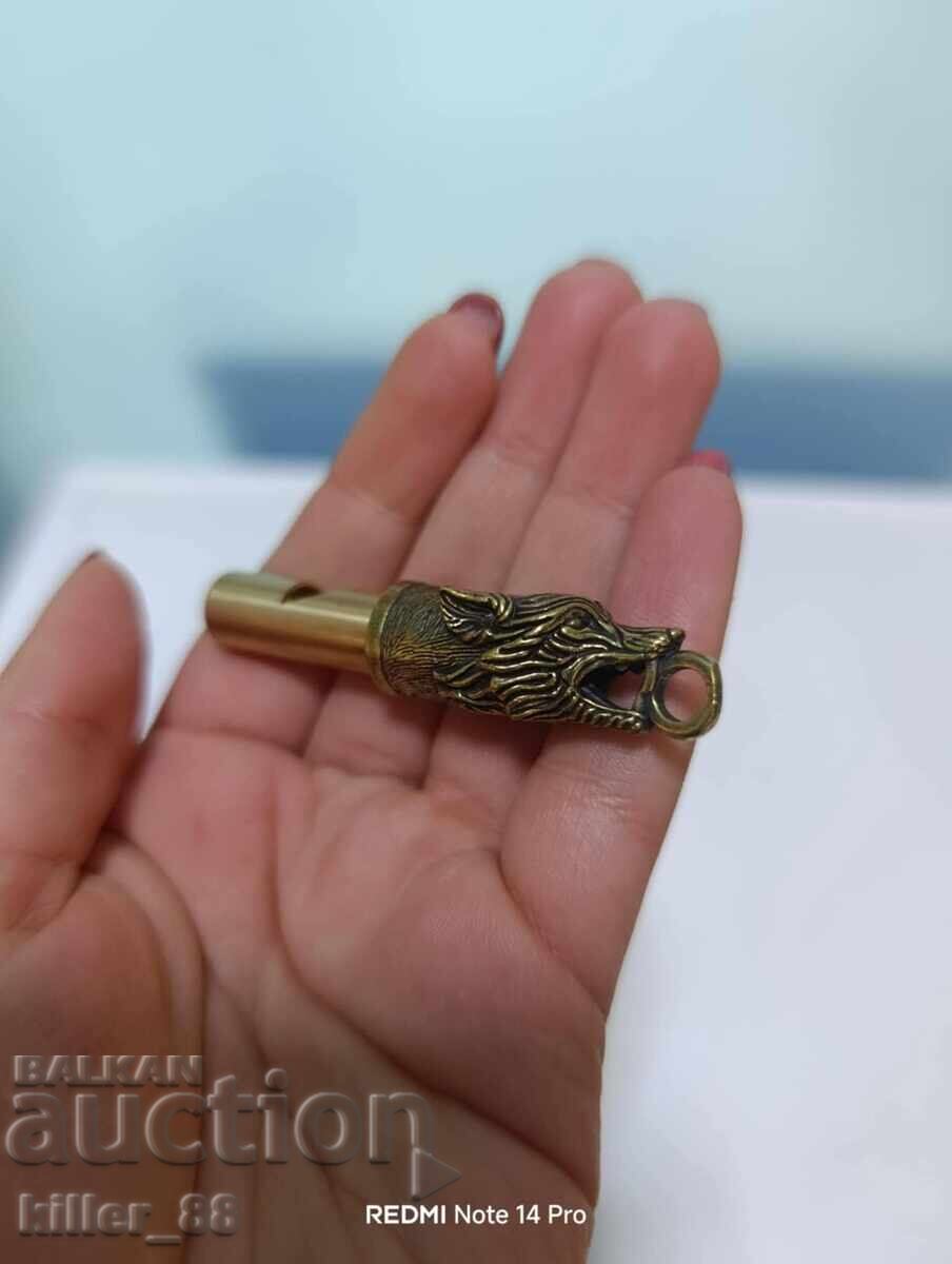 Бронзова свирка вълча глава