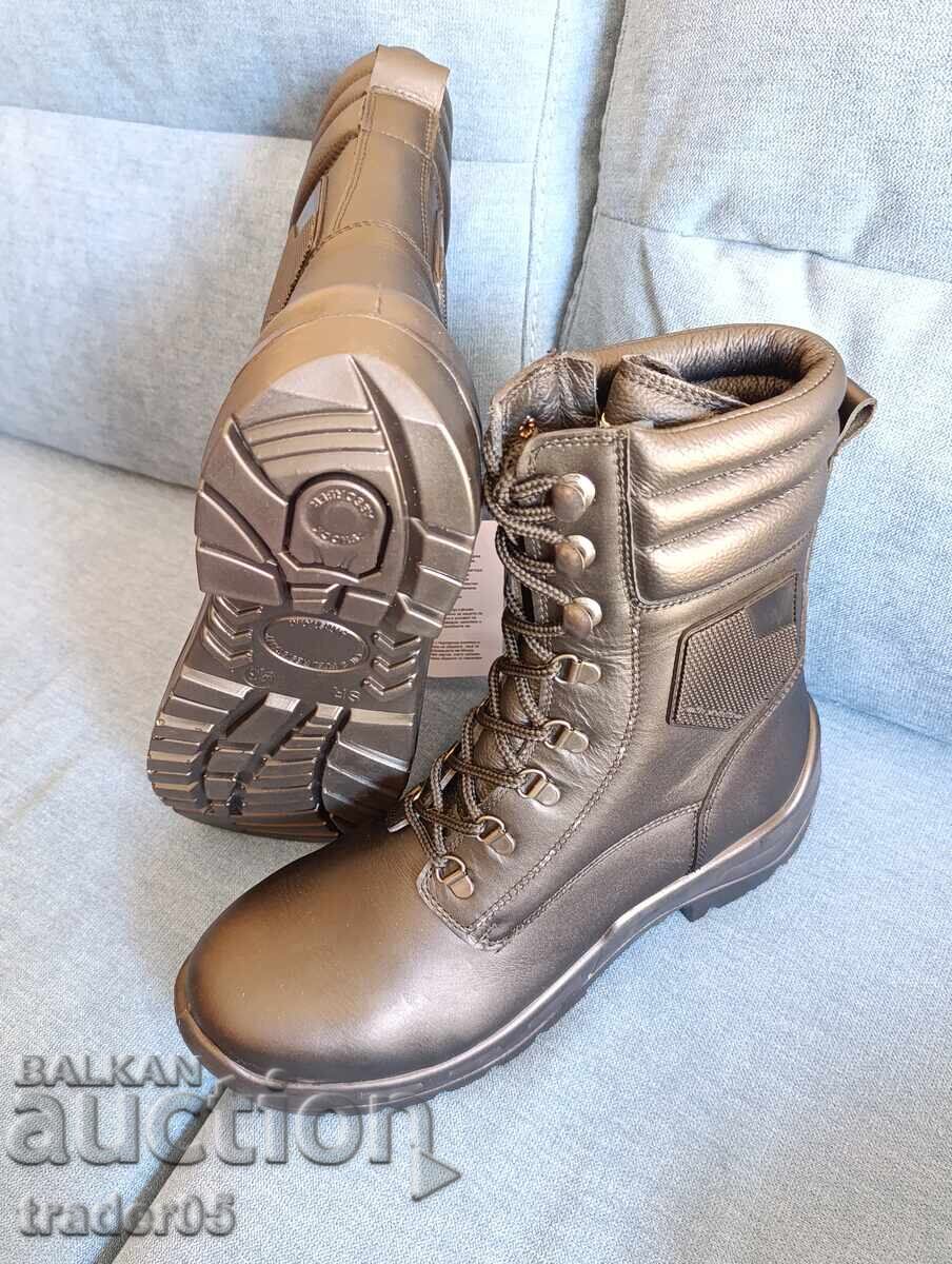 Work boots, high-cut size 43 - oil-resistant, with steel toe cap