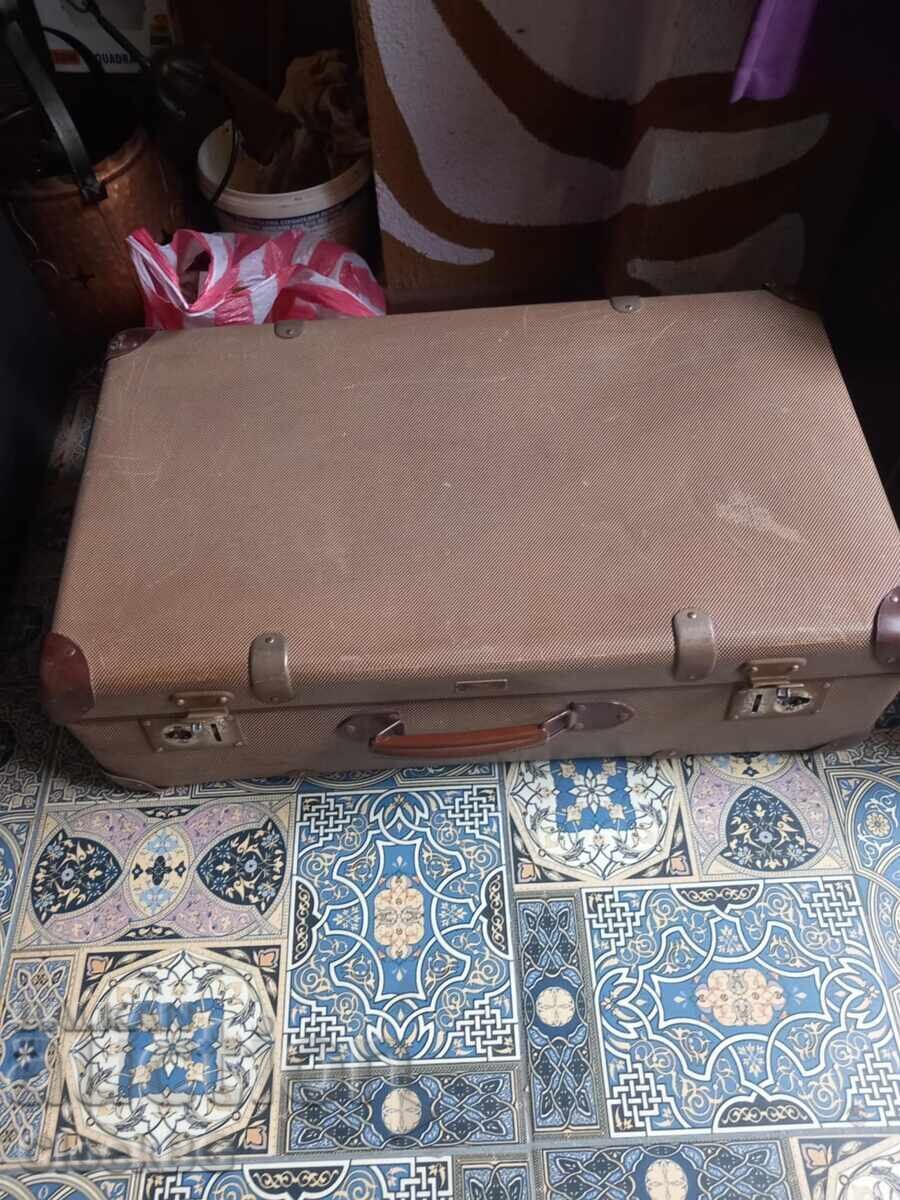 Valiză vintage din anii 1950 / 1960 cu preț € 29.00 | 56.72 BGN