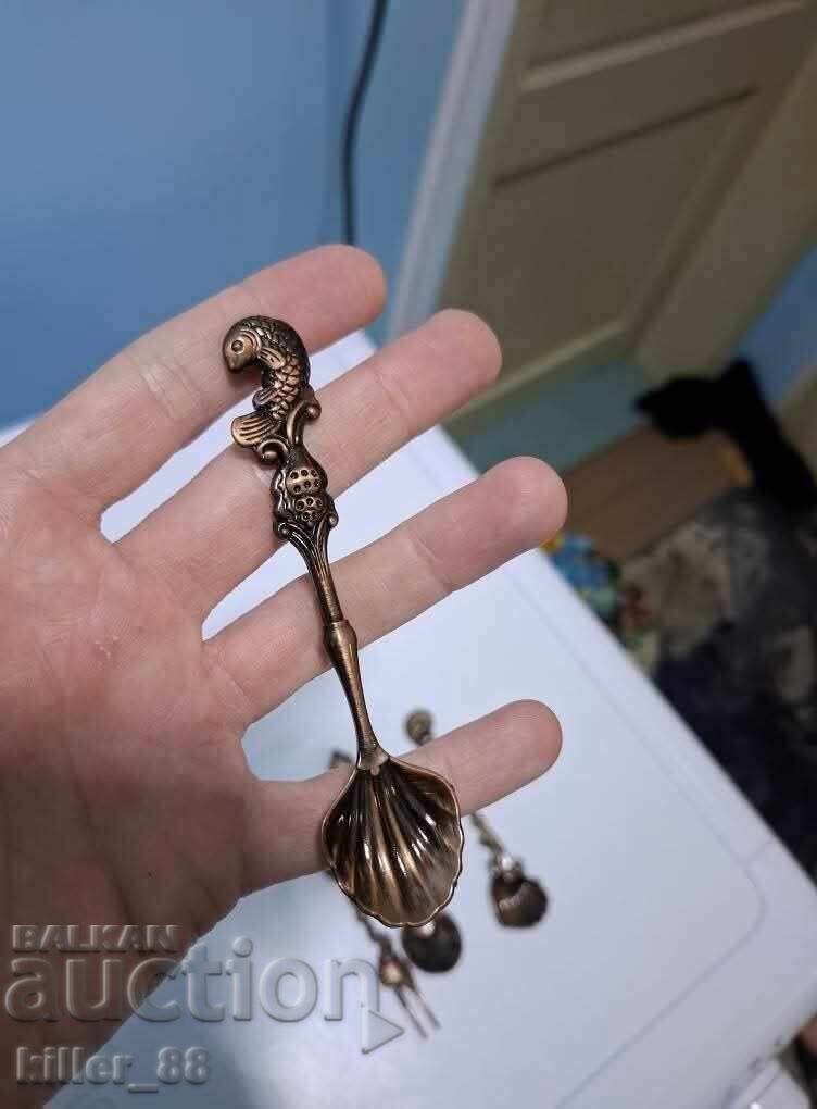Lingurițe superbe cu furculiță, motive marine cu preț € 18.00 | 35.21 BGN
