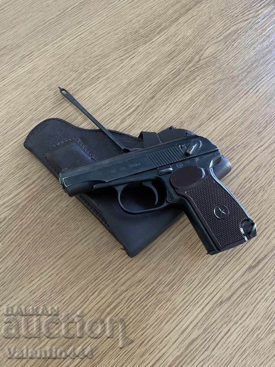 Доставка на ПИСТОЛЕТ „МАКАРОВ“, кал. 9х18мм -  ДЕАКТИВИРАН/ОБЕЗОПАСЕН