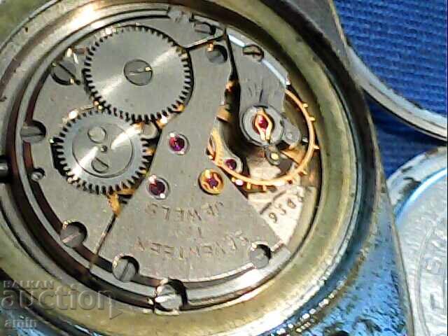 Ρολόι που λειτουργεί τέλεια με τιμή € 10.00 | 19.56 BGN