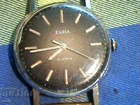 Ceasul funcționează perfect