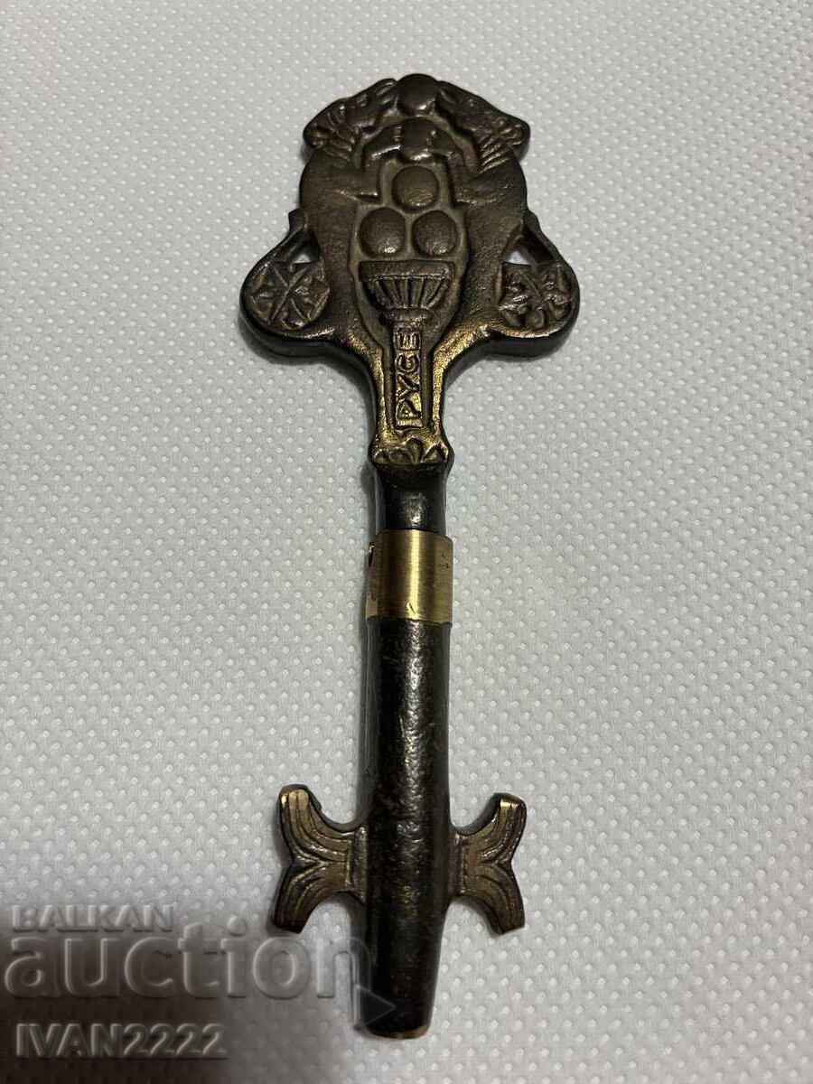 Selling an old corkscrew with price € 30.00 | 58.68 BGN