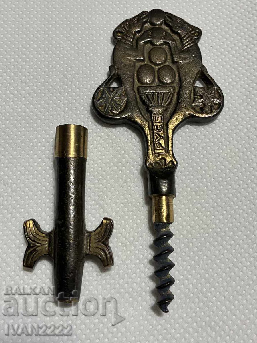 Delivery of Selling an old corkscrew