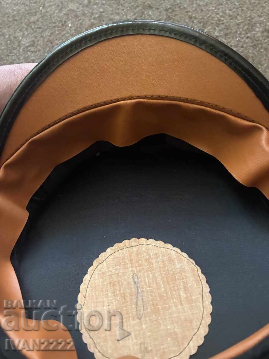 Delivery of Selling a sailor hat