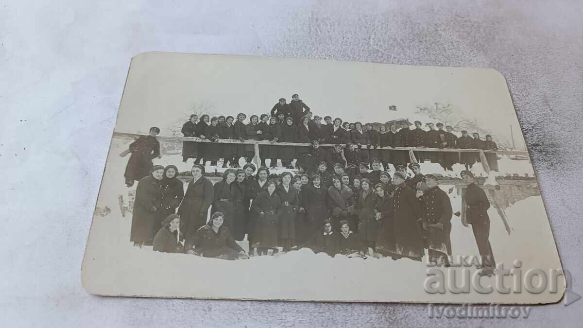 Снимка Ученици през зимата 1931
