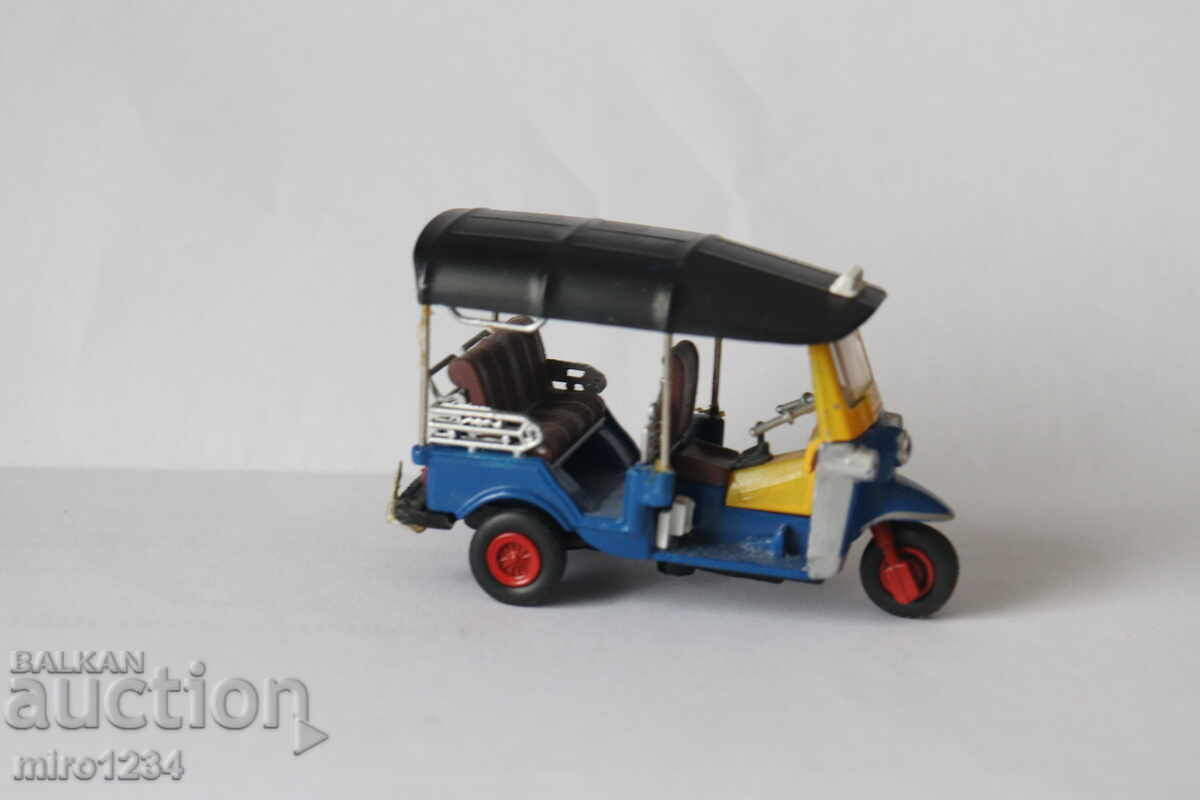 Licitație 1/43 TUK TUK TAXI MAȘINUȚĂ JUCĂRIE MODEL