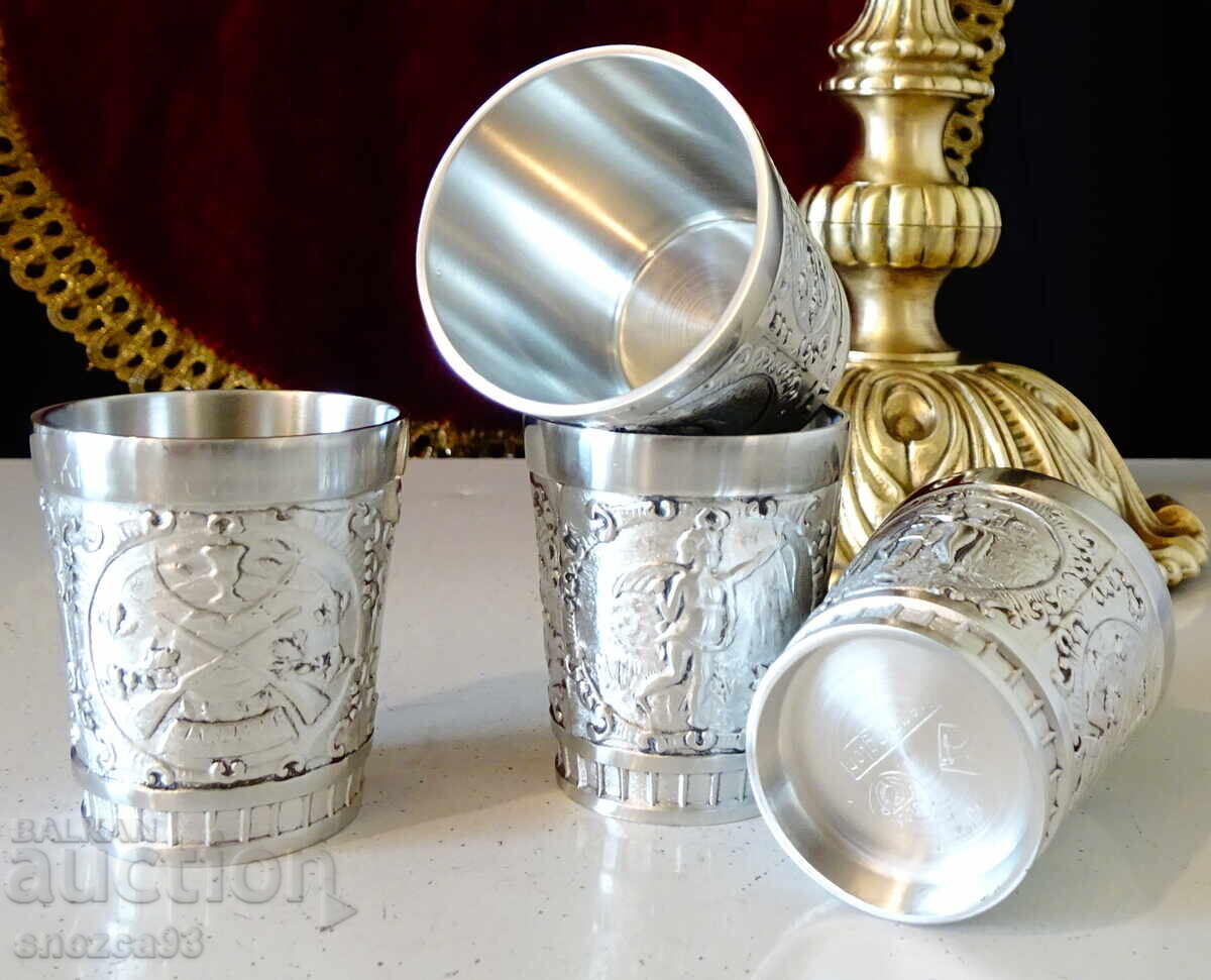 Παράδοση Κασσιτερένια ποτήρια για ρακί Άγγελος, Τρομπετίστας, Τουφέκια