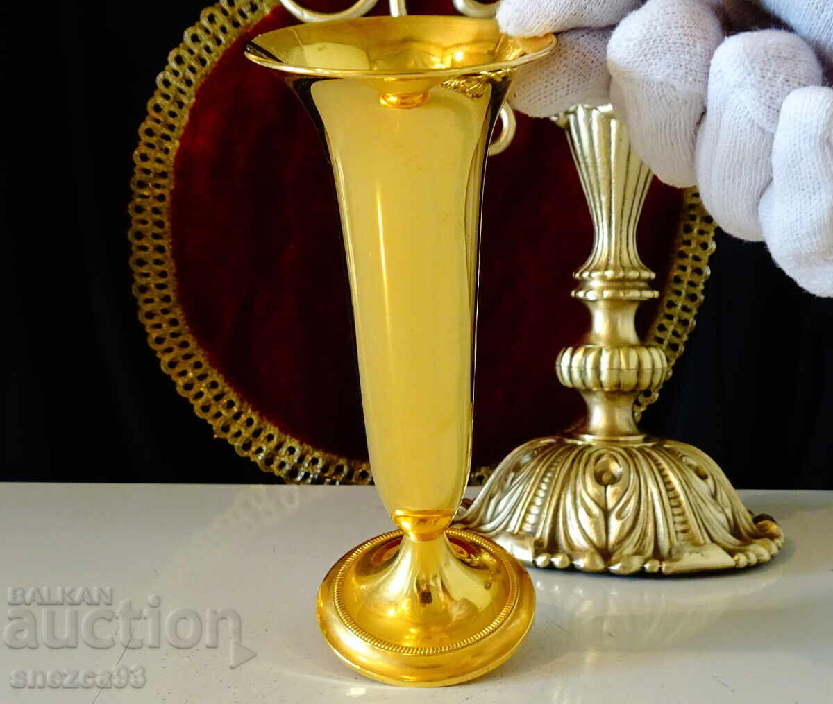 Cupă aurită, vază BMF din bronz