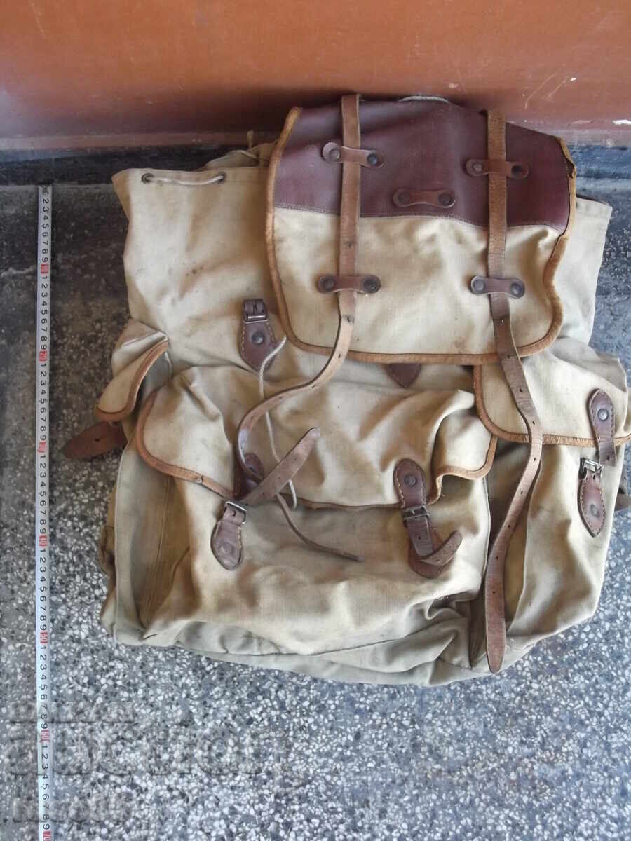Rucsac turistic din pânză vechi - 1 cu preț € 25.56 | 49.99 BGN