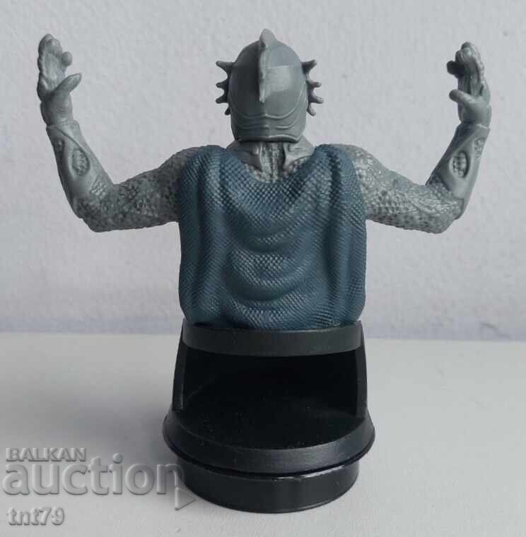 Auction  Aquaman movie premiere figure – 2018