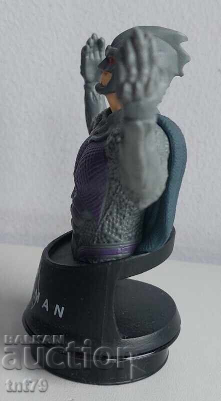 Delivery of Aquaman movie premiere figure – 2018