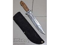 Cuțit turistic cu teacă