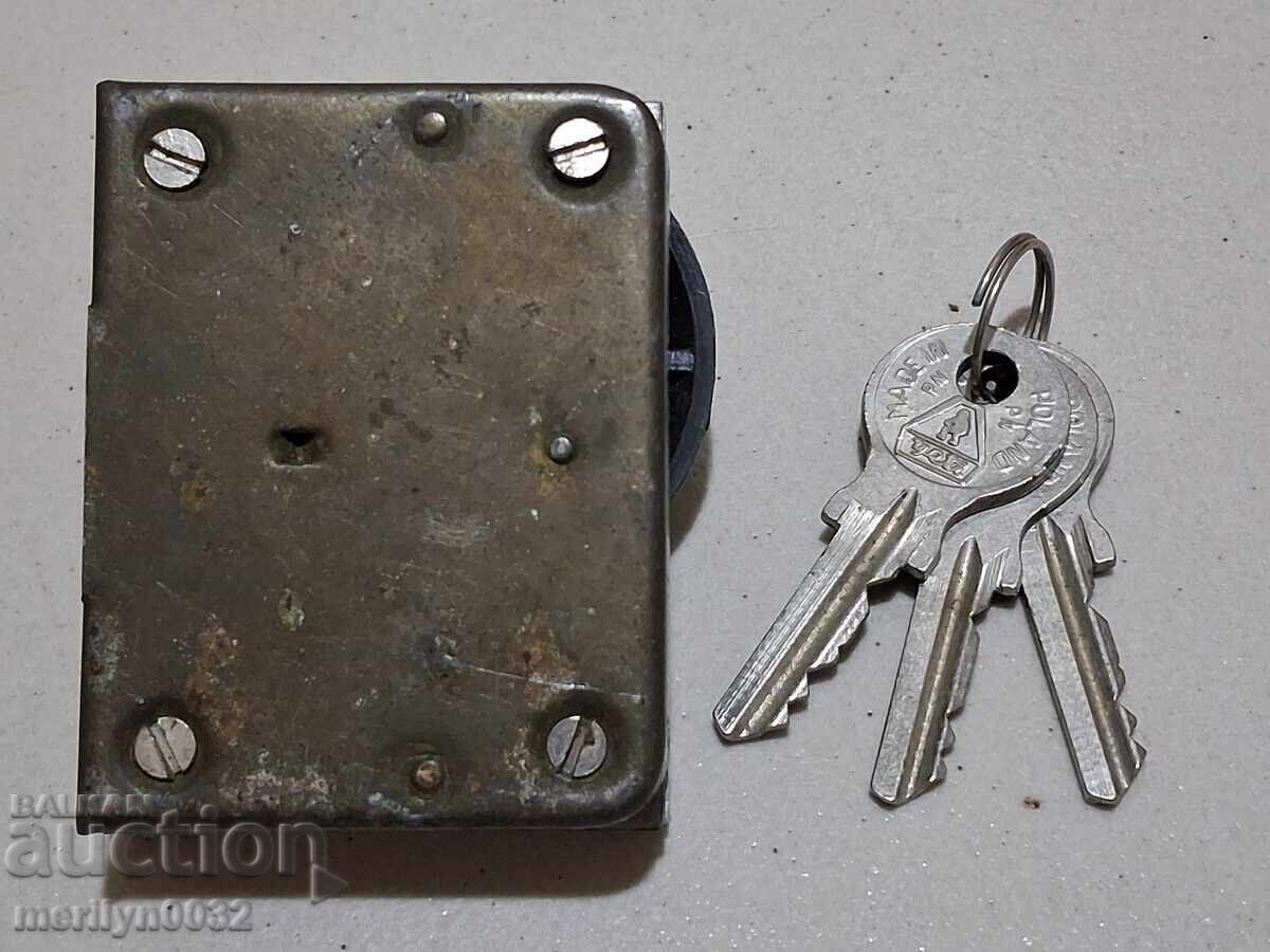 Încuietoare veche YETI cu cheie pentru dulap, anii '70-'80 ai secolului XX cu preț € 29.88 | 58.44 BGN