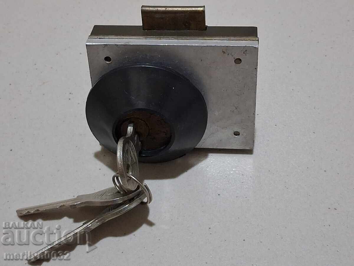 Licitație Încuietoare veche YETI cu cheie pentru dulap, anii '70-'80 ai secolului XX