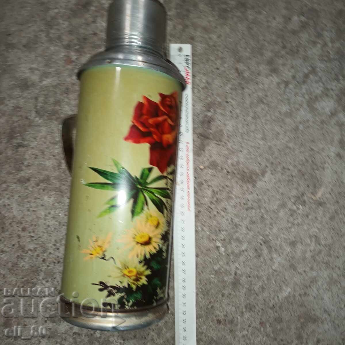 стар метален термос с цена € 8.00 | 15.65 лв.