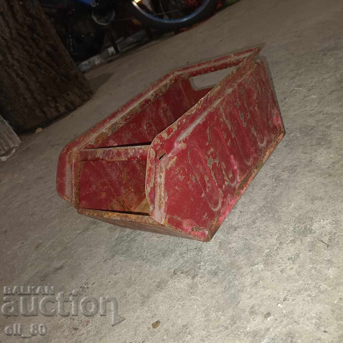 Licitație cutie metalică pentru scule de 30 cm