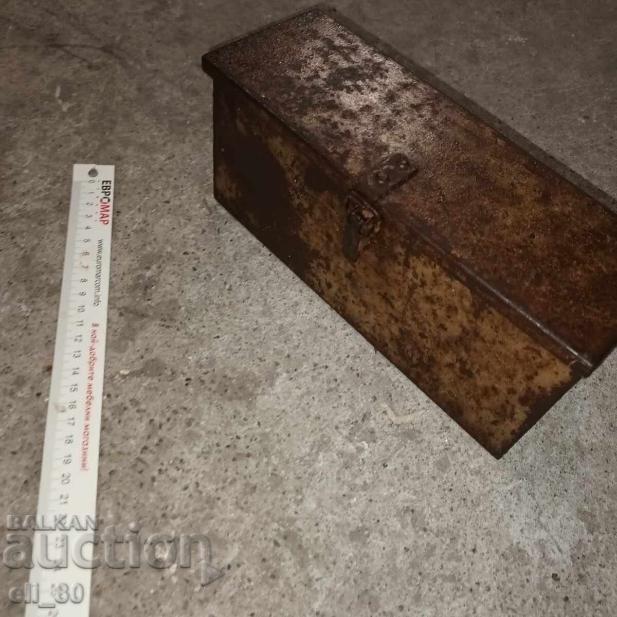 Μεταλλικό κουτί με καπάκι και κλειδαριά - 5