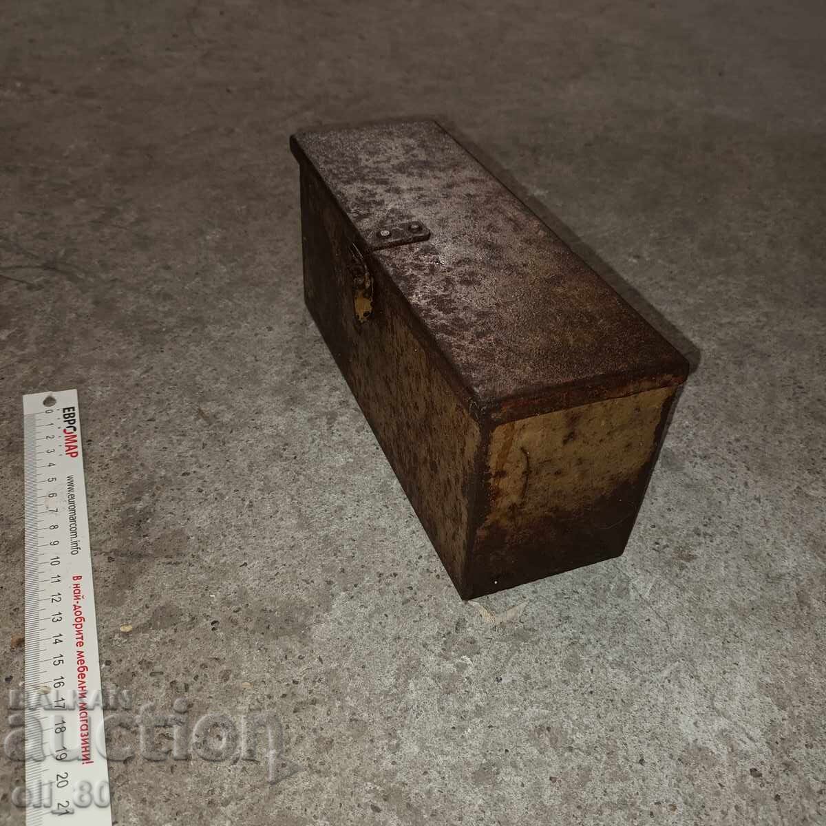 Μεταλλικό κουτί με καπάκι και κλειδαριά - 6