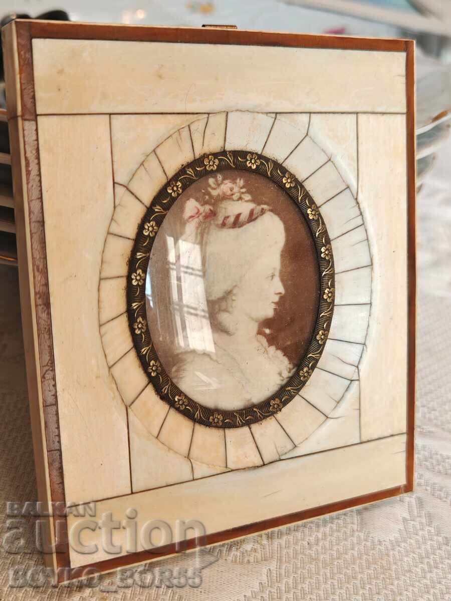 Антична Миниатюра Картина ПОРТРЕТ на Кралица Виктория с цена € 76.00 | 148.64 лв.