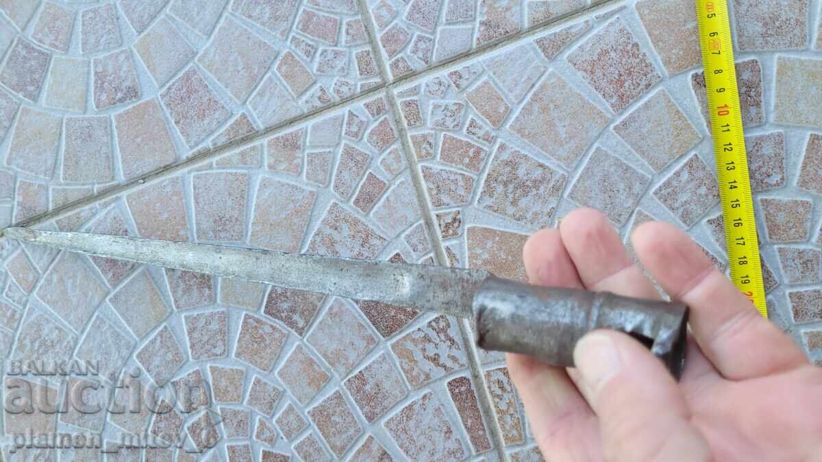 Livrarea Baionetă, cuțit, baionetă