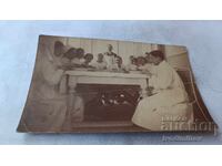 Снимка Лекари и медицински сестри на обяд